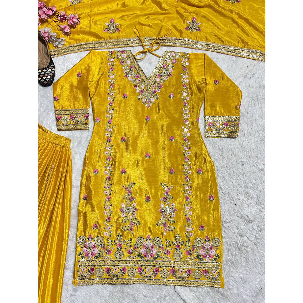 SHAFNUFAB WOMEN'S Chiffon Stiched Suit (SF251161-M SIZE Yellow Medium )