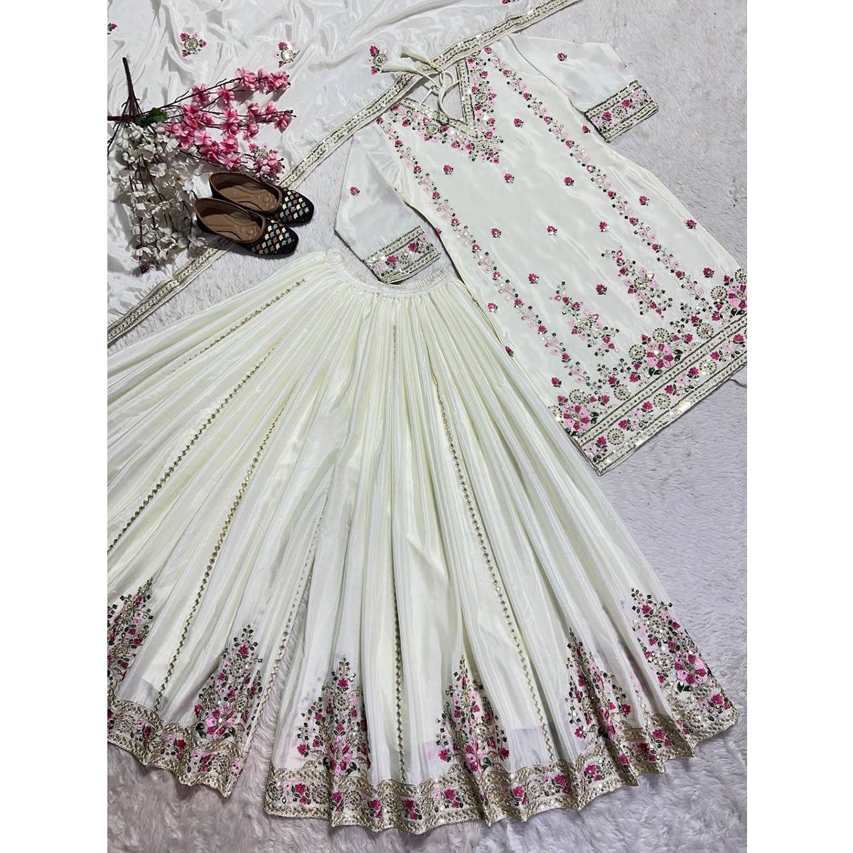 SHAFNUFAB WOMEN'S Chiffon Stiched Suit (SF251160-M SIZE White Medium )