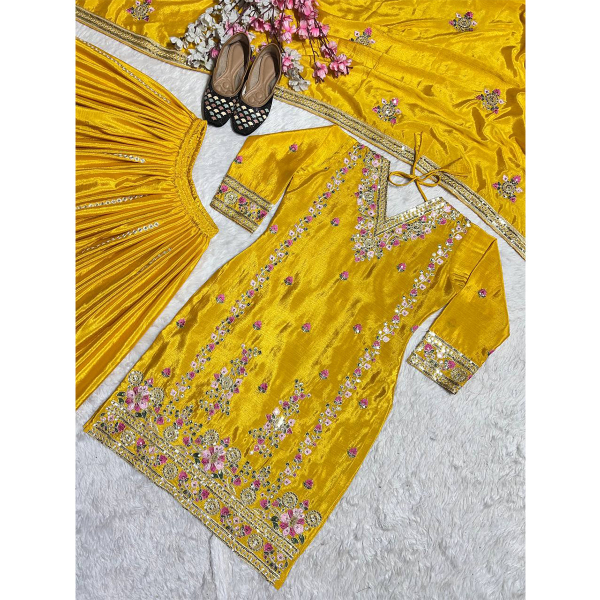 SHAFNUFAB WOMEN'S Chiffon Stiched Suit (SF251161-M SIZE Yellow Medium )