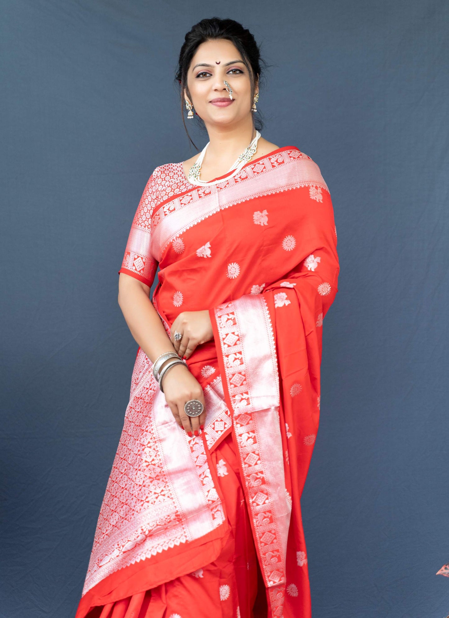 Shafnufab Women's Kanchipuram  Silk  Saree With Blouse  In  Red