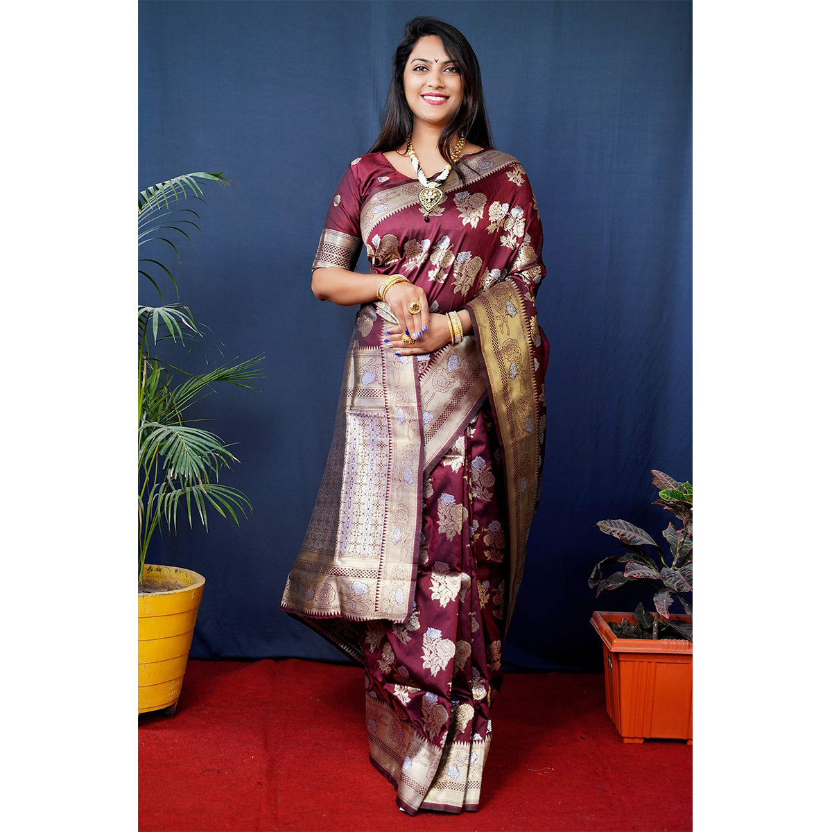 Shafnufab Women's Banarasi Silk Saree With Blouse  In  Maroon