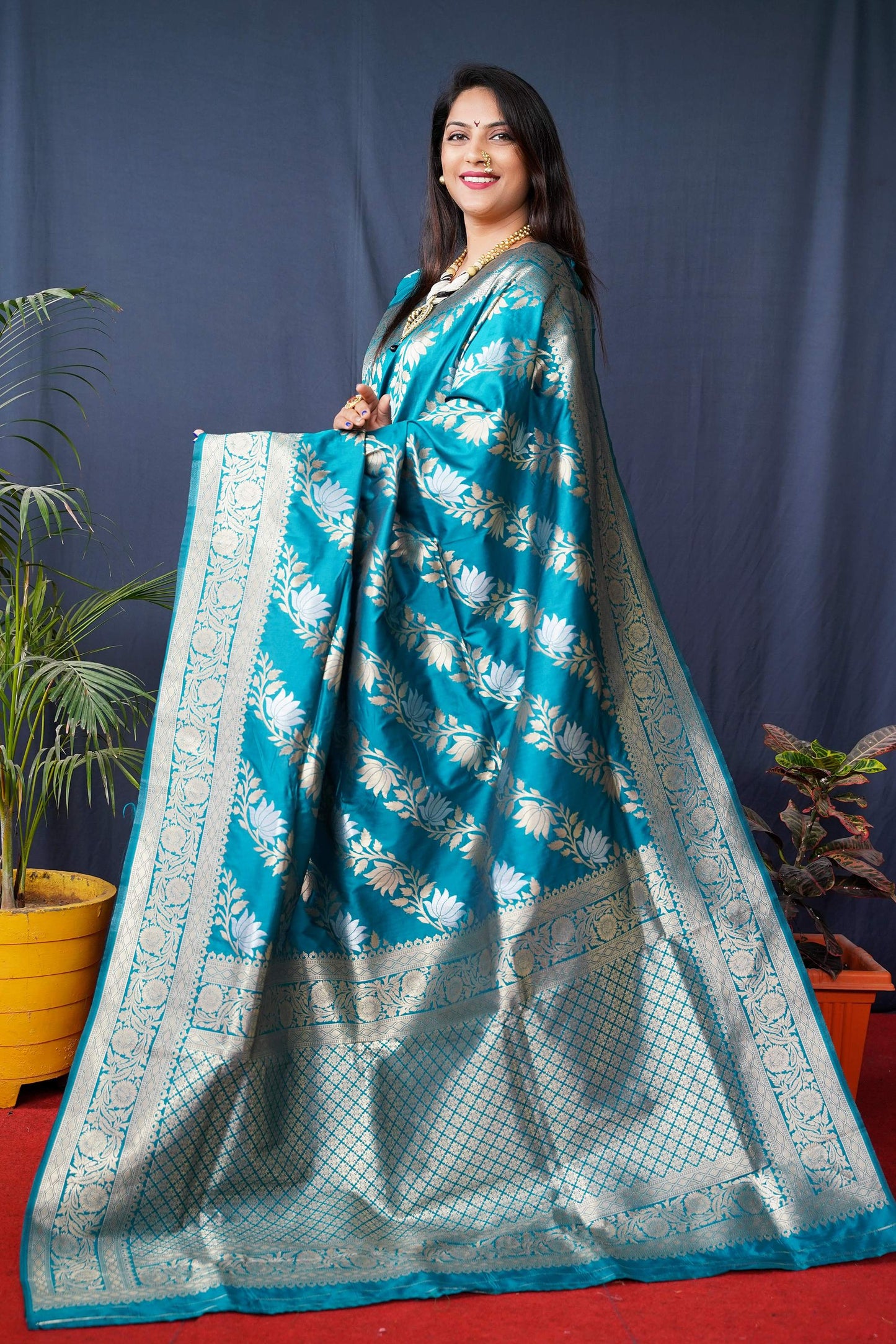 Shafnufab Women's Kanchipuram  Silk  Saree With Blouse  In  Light Blue