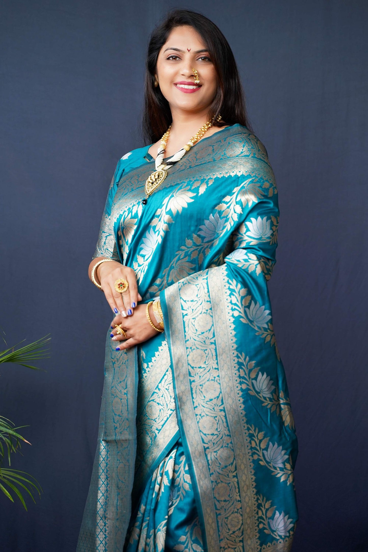 Shafnufab Women's Kanchipuram  Silk  Saree With Blouse  In  Light Blue
