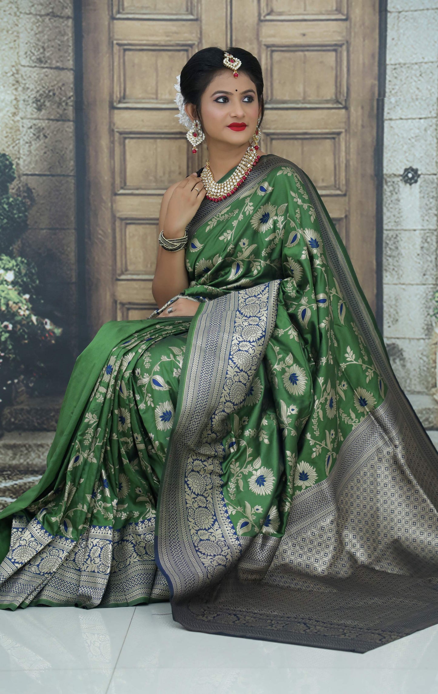 Shafnufab Women's Banarasi Silk Saree With Blouse  In  Green
