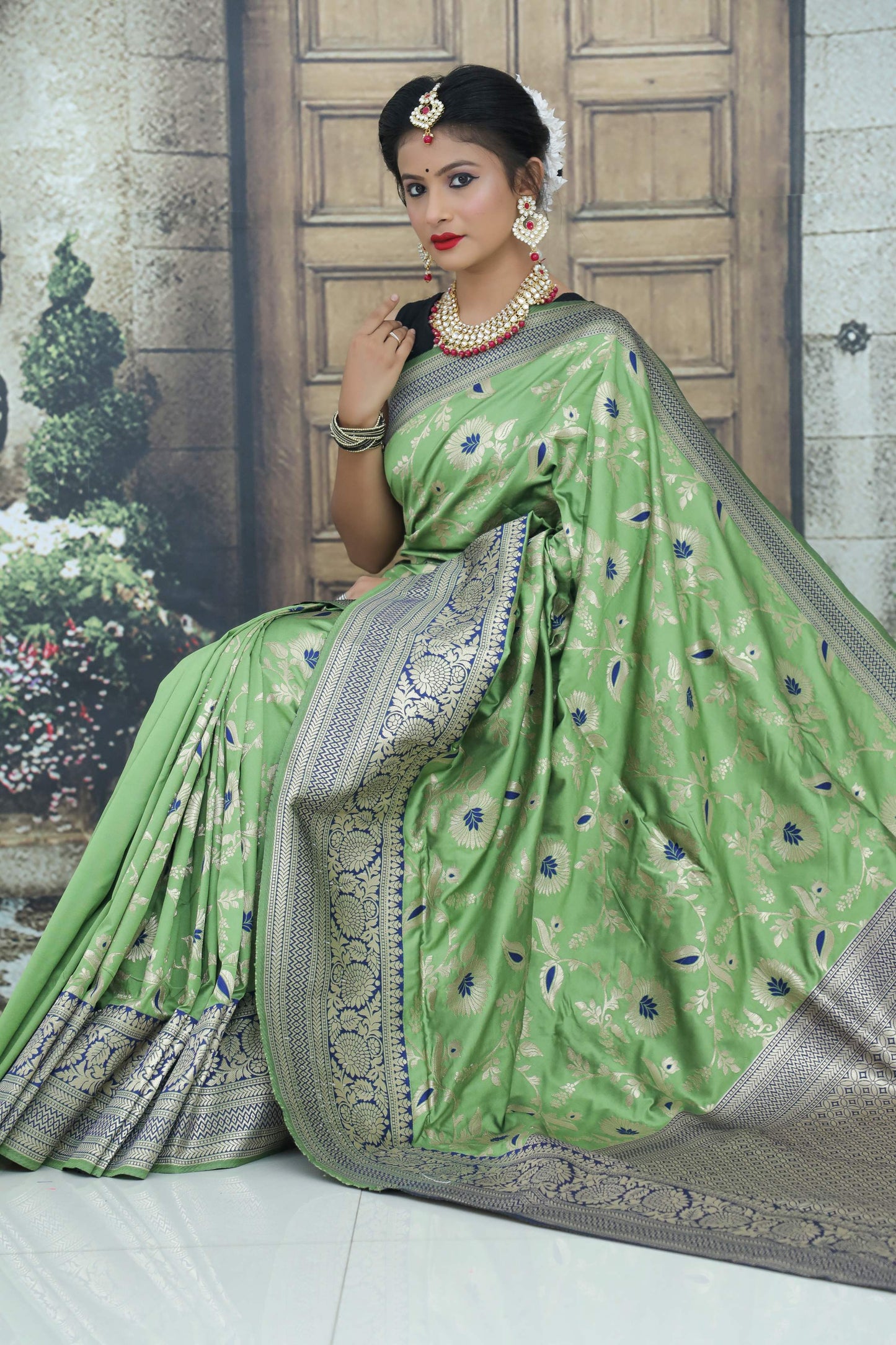 Shafnufab Women's Banarasi Silk Saree With Blouse  In  Light Green