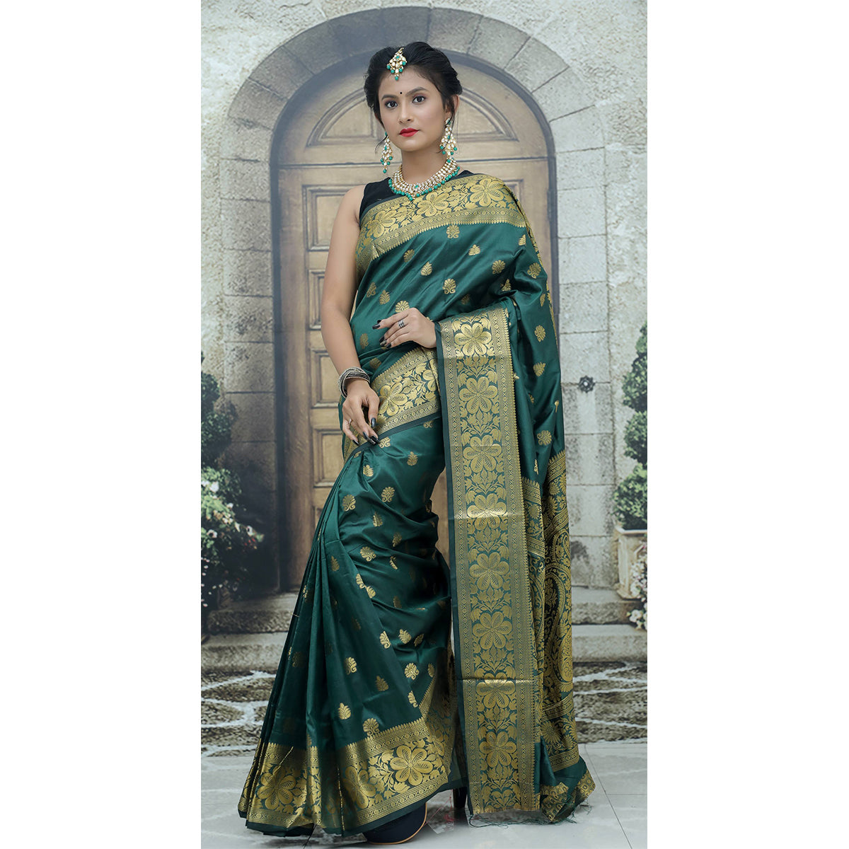 Shafnufab Women's Banarasi Silk Saree With Blouse  In  Green