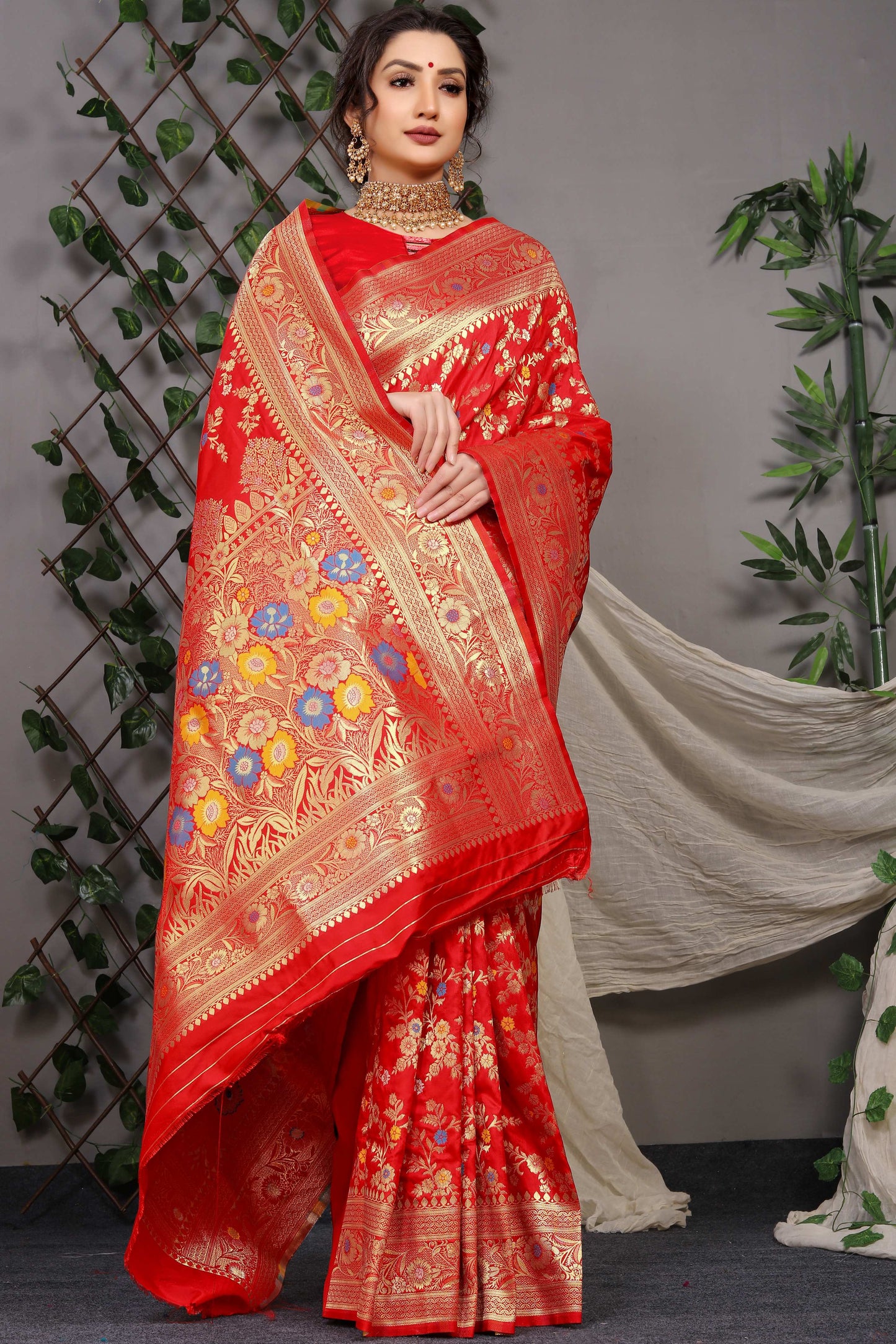 Shafnufab Women's Banarasi Silk Saree With Blouse  In  Red