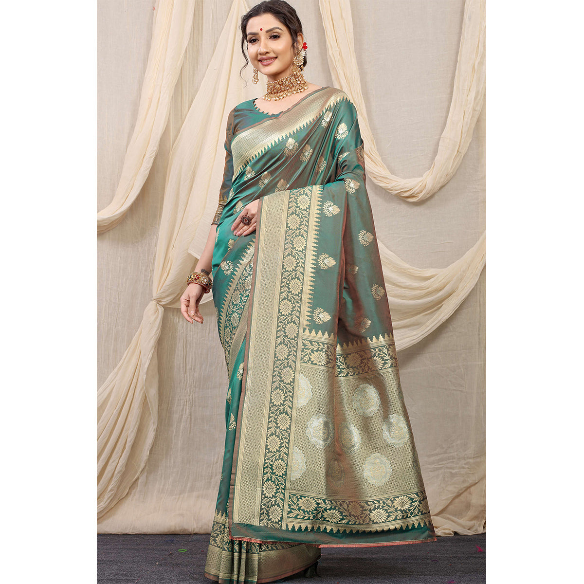 Shafnufab Women's Banarasi Silk Saree With Blouse  In  Green