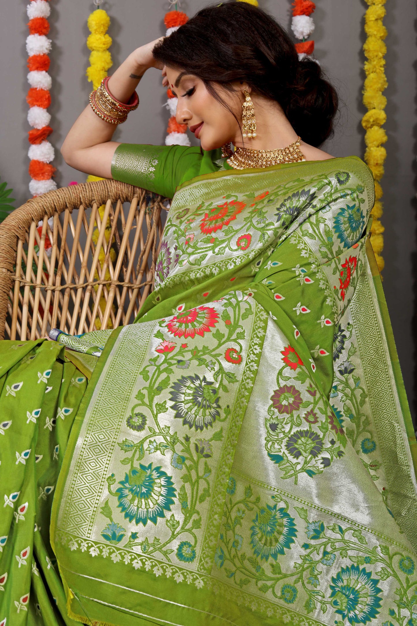 Shafnufab Women's Banarasi Silk Saree With Blouse  In  Green