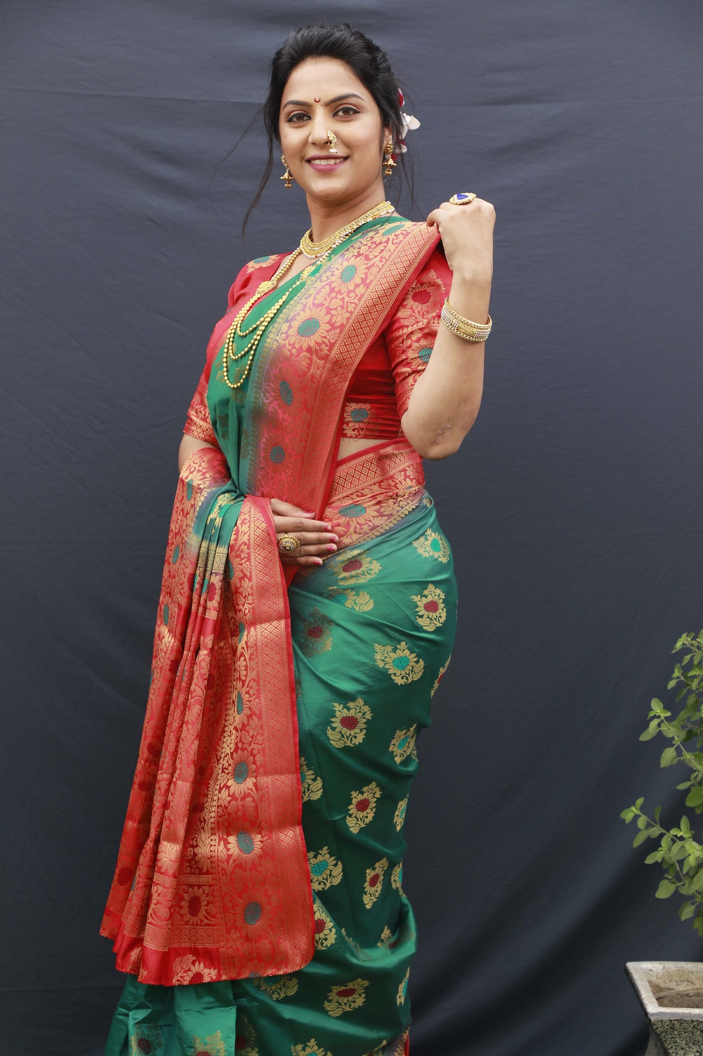 Shafnufab Women's Paithani Silk Saree With Blouse  In  Green