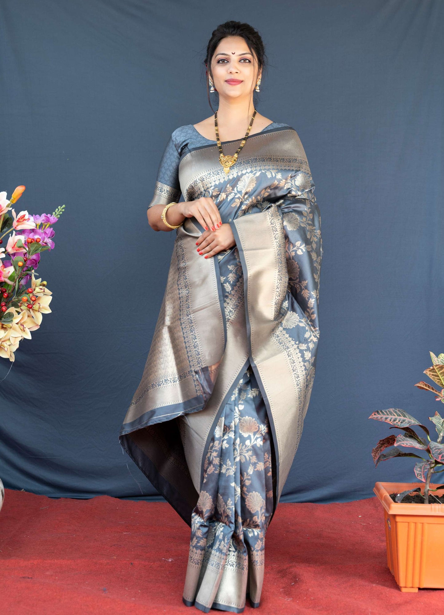 Shafnufab Women's Banarasi Silk Saree With Blouse  In  Grey