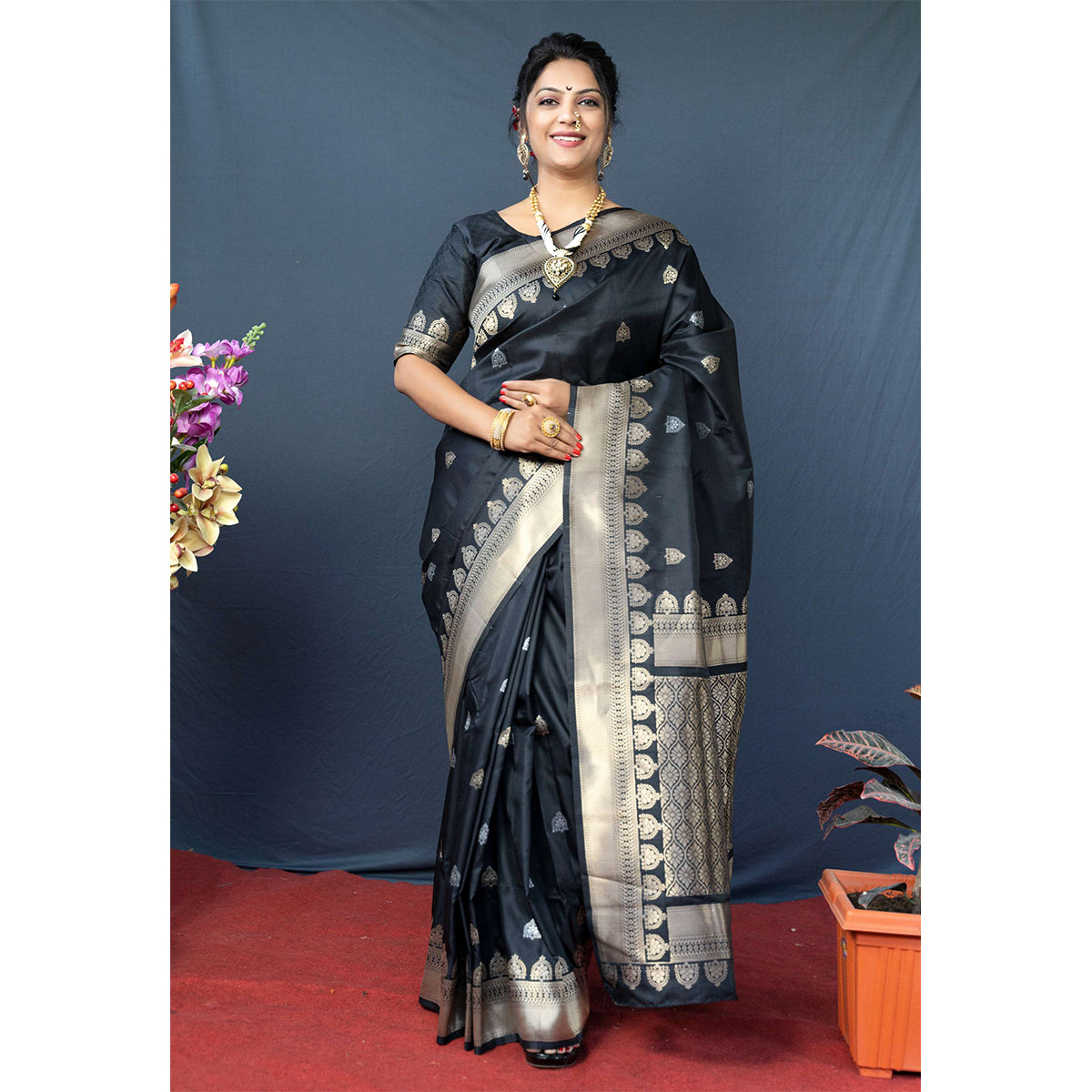 Shafnufab Women's Banarasi Silk Saree With Blouse  In  Black